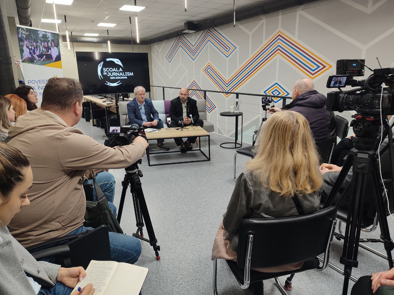 Ministrul Energiei, Victor Parlicov, invitat la ședința Clubului de Presă al Școlii de Jurnalism din Moldova